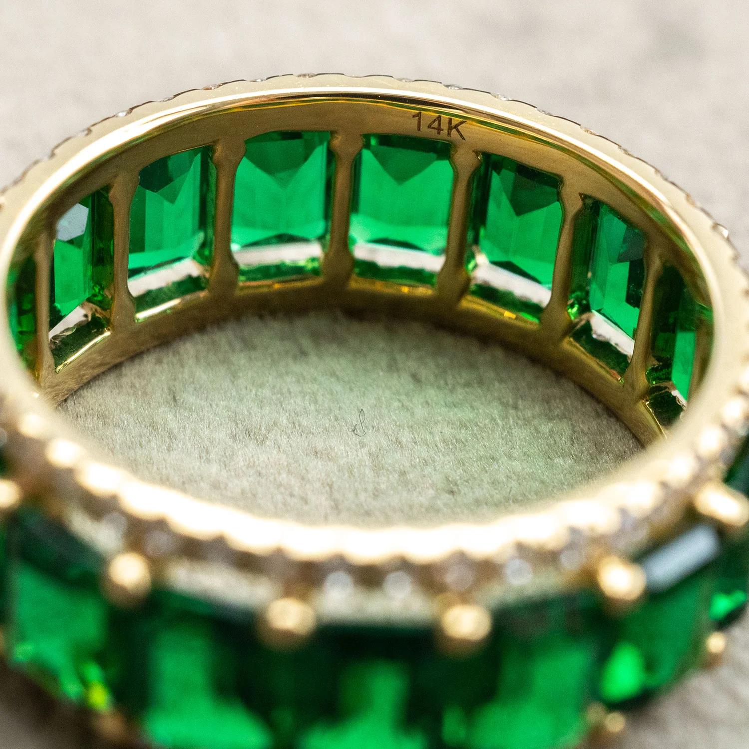 14K Gold Eternity Ring with 6.54ct Emeralds and 0.630ct Diamonds - Image 3