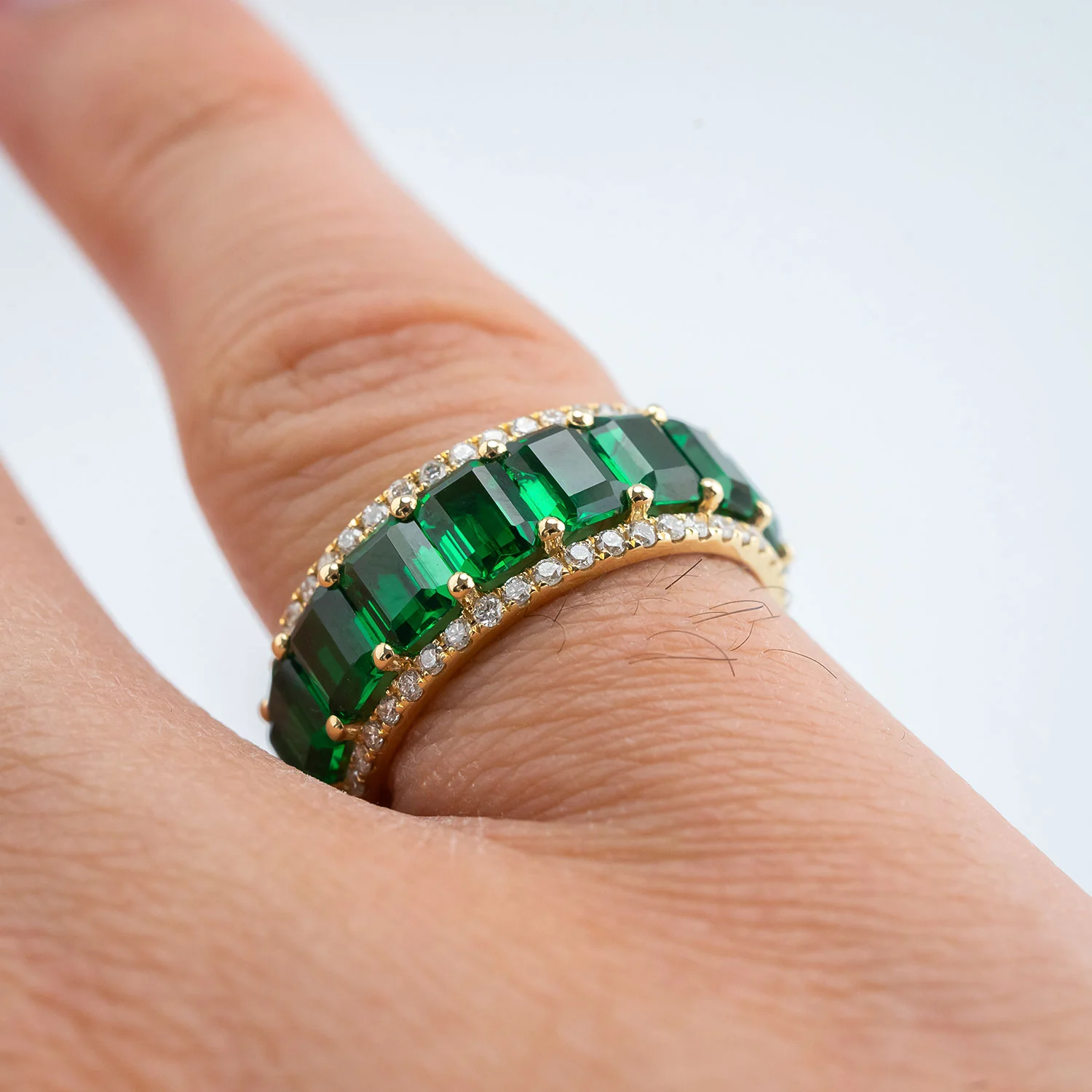 14K Gold Eternity Ring with 6.54ct Emeralds and 0.630ct Diamonds - Image 5