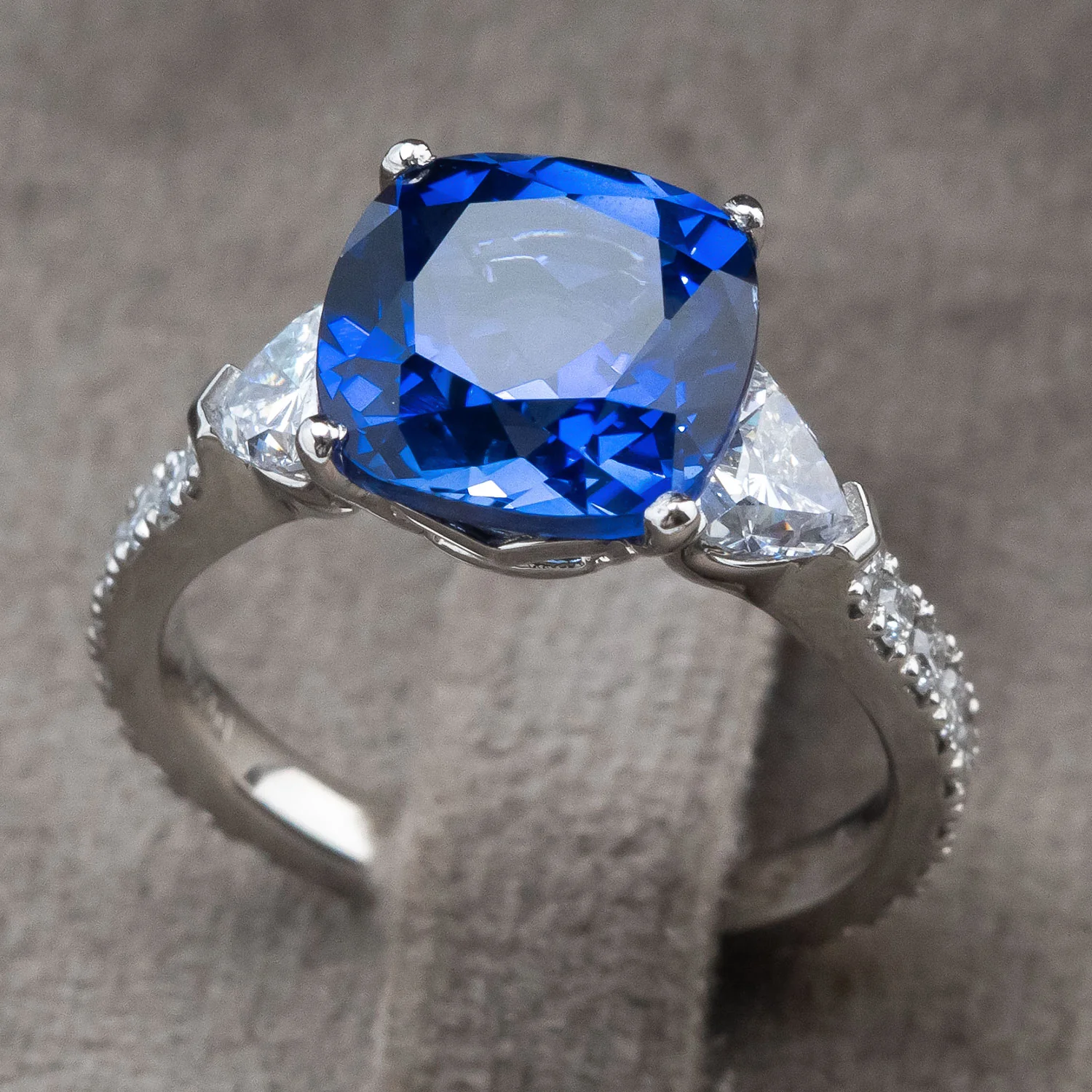 950 Platinum Ring 5.611ct Sapphire Center Stone with 1.220ct Side Stones - Image 2