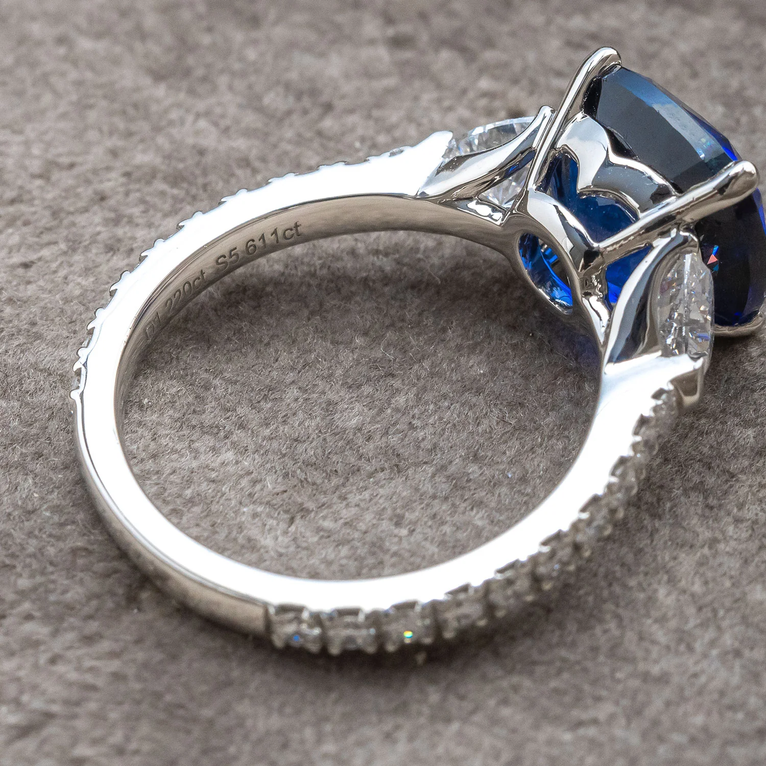 950 Platinum Ring 5.611ct Sapphire Center Stone with 1.220ct Side Stones - Image 4