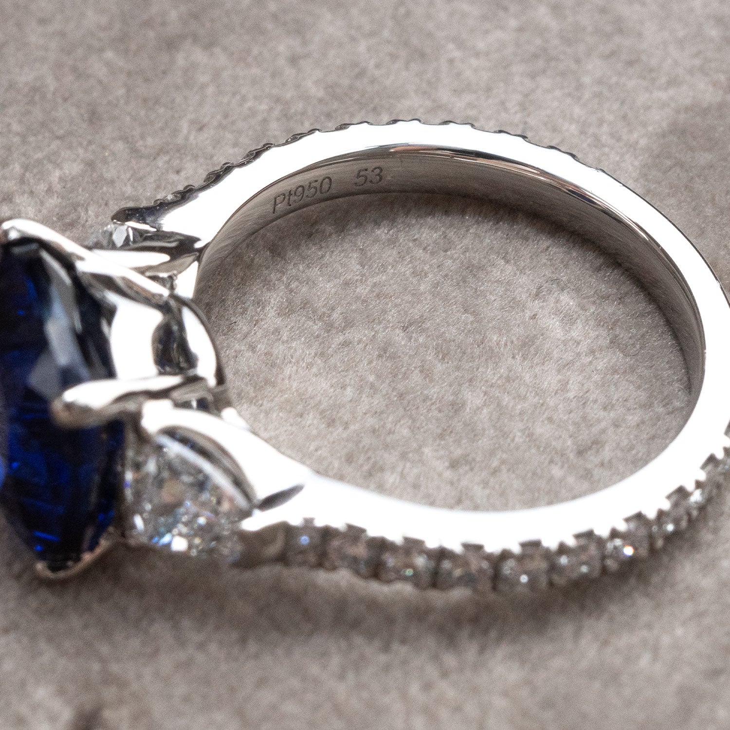 950 Platinum Ring 5.611ct Sapphire Center Stone with 1.220ct Side Stones - Image 5