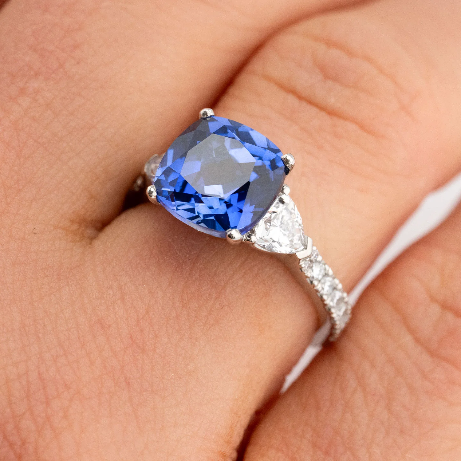 950 Platinum Ring 5.611ct Sapphire Center Stone with 1.220ct Side Stones - Image 7
