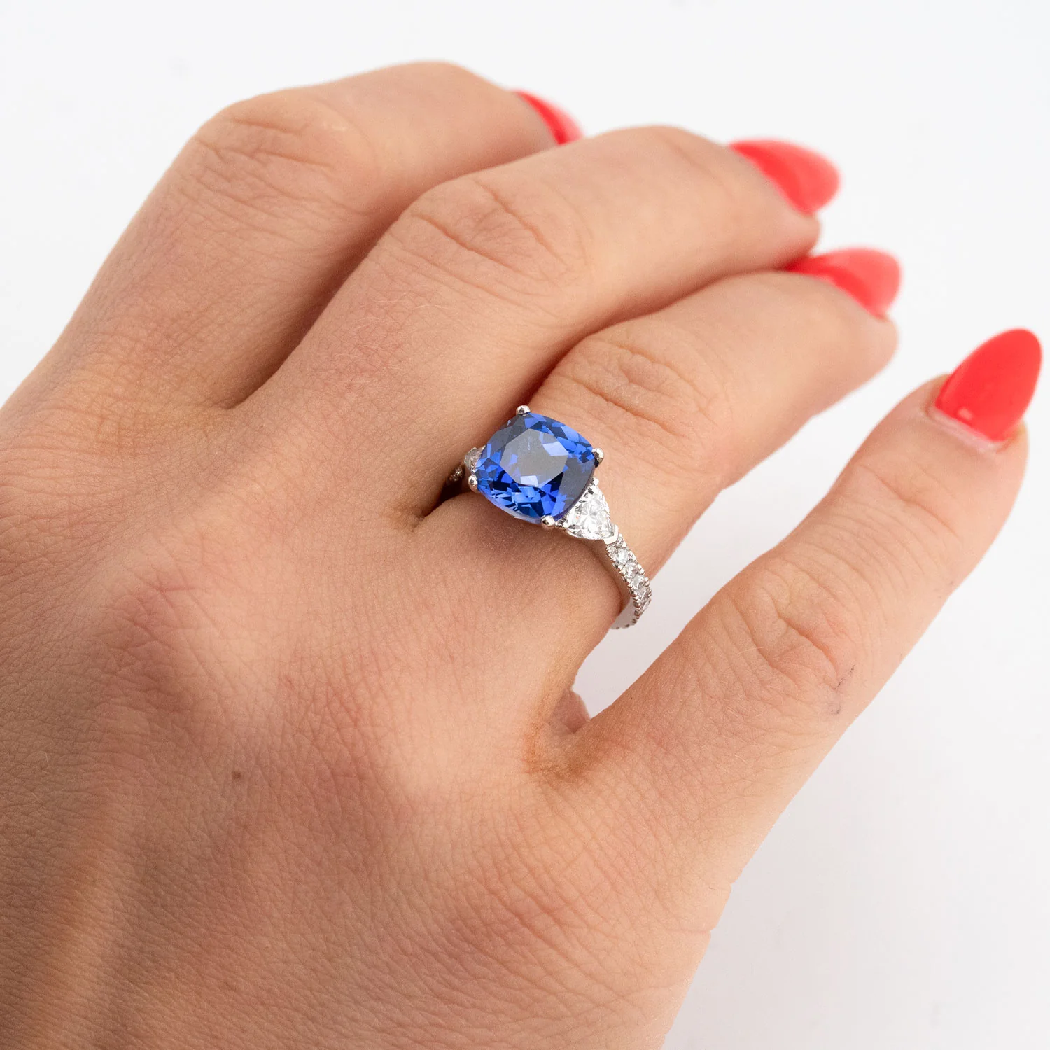 950 Platinum Ring 5.611ct Sapphire Center Stone with 1.220ct Side Stones - Image 8