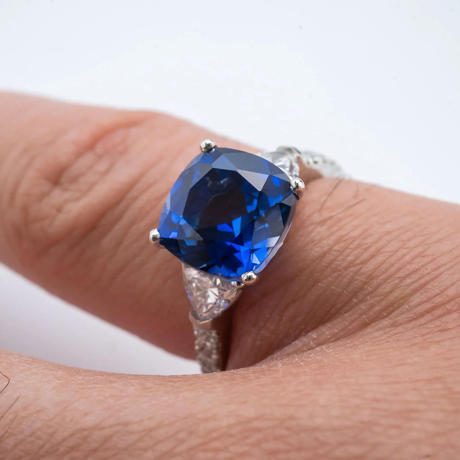 950 Platinum Ring 5.611ct Sapphire Center Stone with 1.220ct Side Stones - Image 9