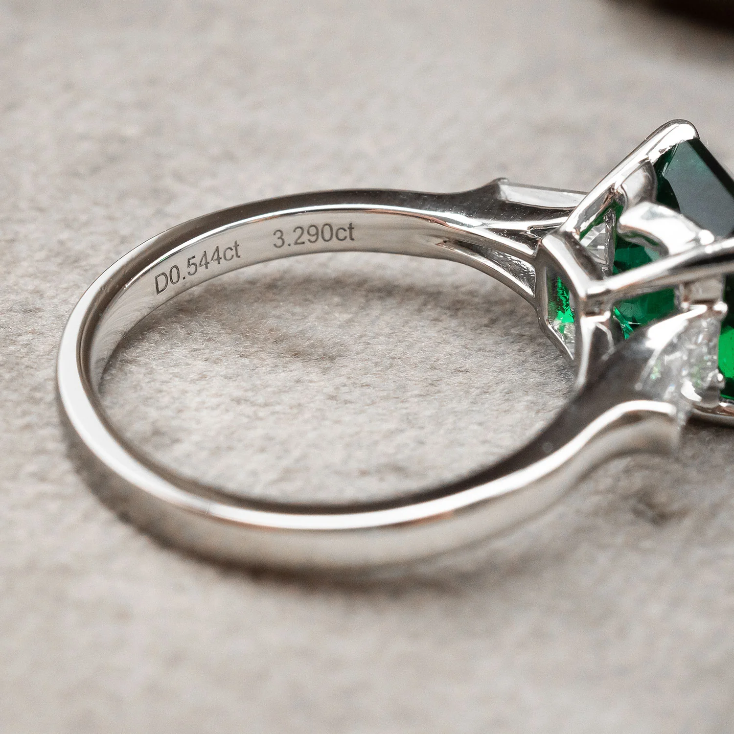 950 Platinum Diamond Ring 3.290ct Center Emerald and 0.544ct Diamond Side Stones - Image 4