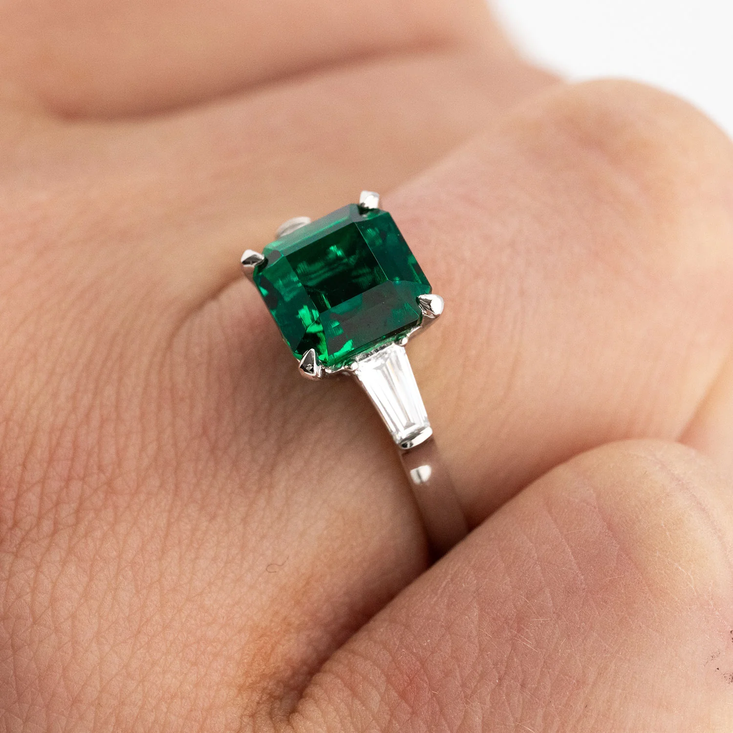 950 Platinum Diamond Ring 3.290ct Center Emerald and 0.544ct Diamond Side Stones - Image 7