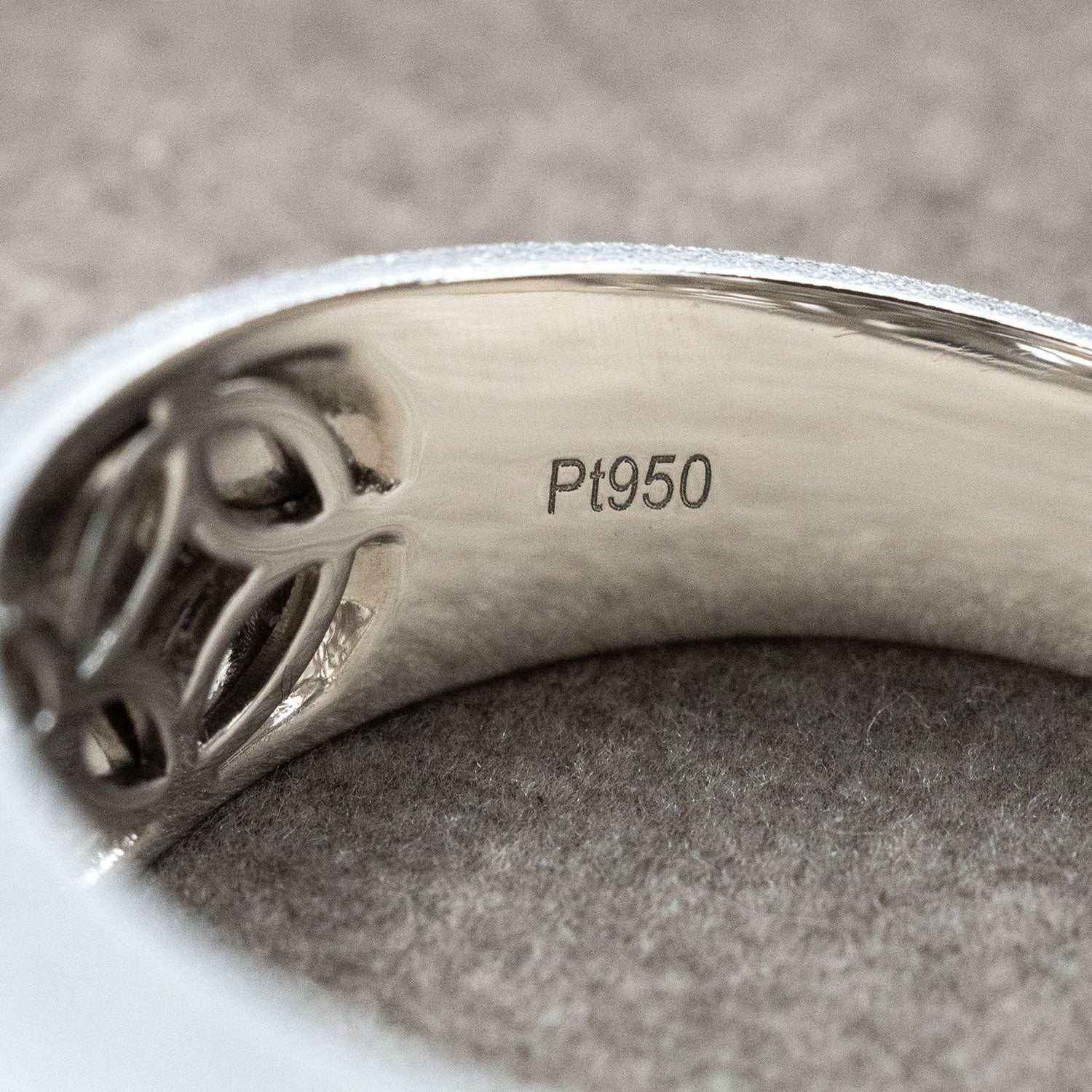 950 Platinum Ring with 3.01ct G-H/VS Diamond - Image 3