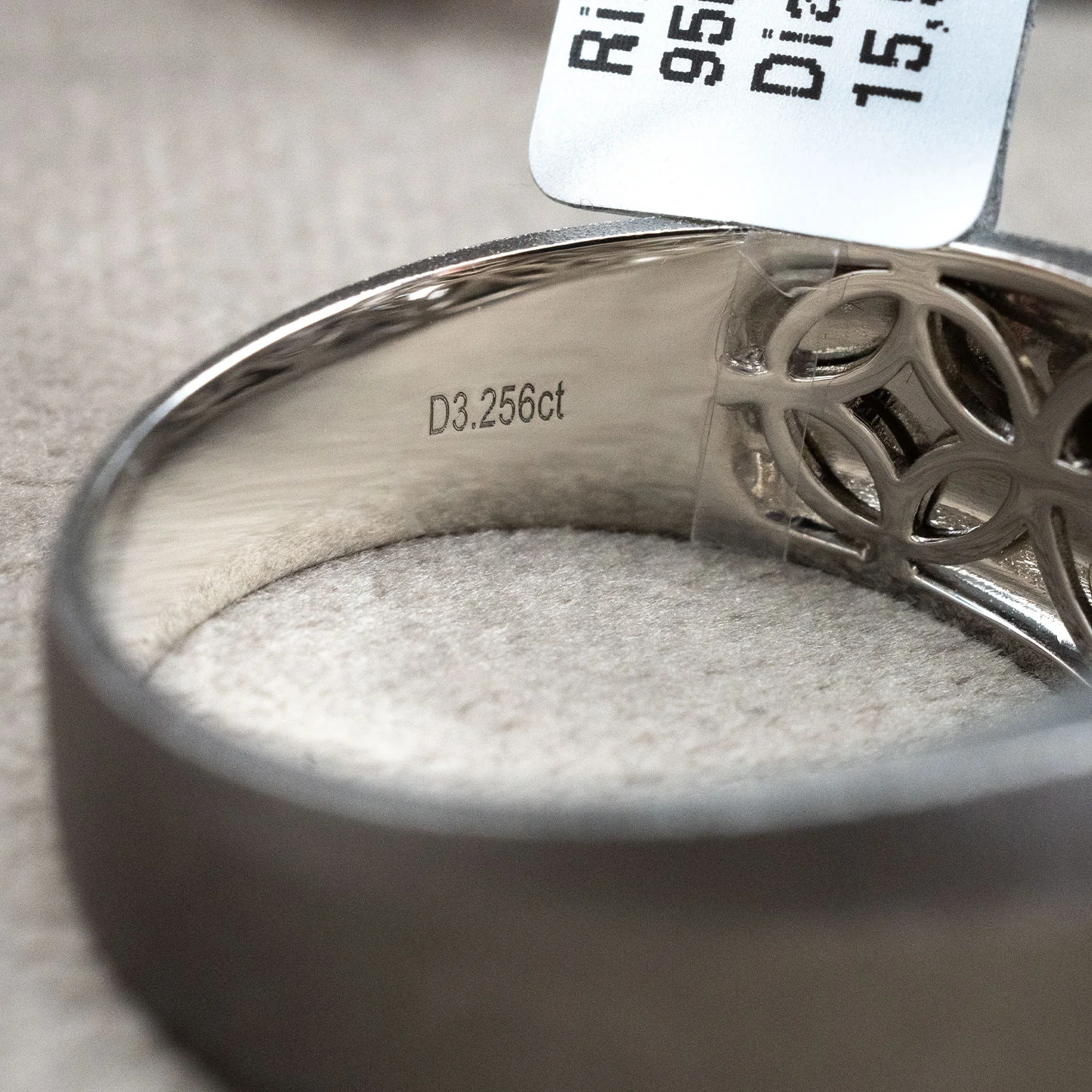 950 Platinum Ring with 3.01ct G-H/VS Diamond - Image 4