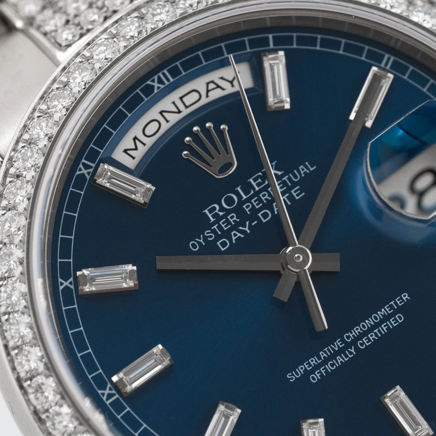 Day-Date 36mm Blue Dial Factory Diamond Setting White Gold - 118389 - Image 3