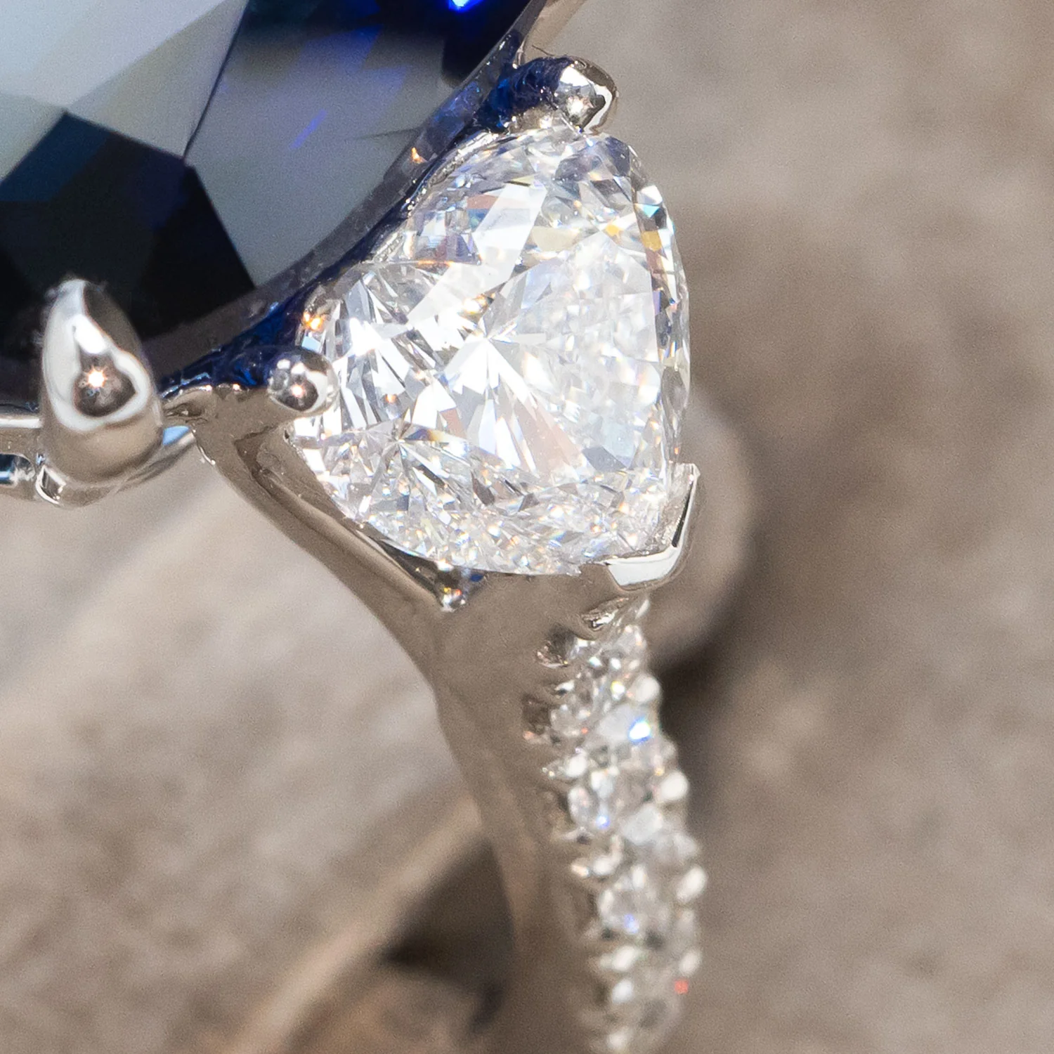 950 Platinum Ring 16.49ct Blue Sapphire with 4.116ct Diamond Setting - Image 2