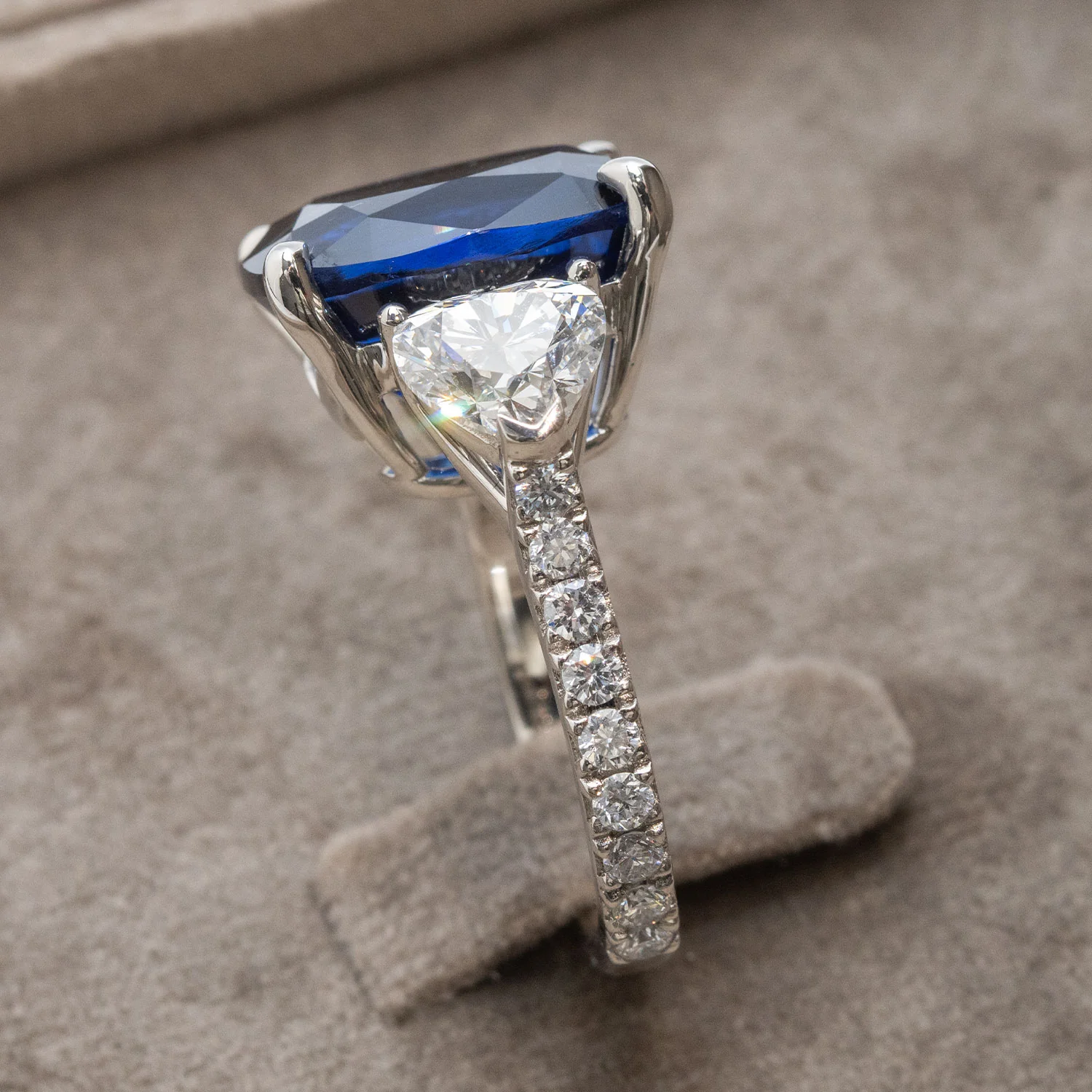 950 Platinum Ring 16.49ct Blue Sapphire with 4.116ct Diamond Setting - Image 6