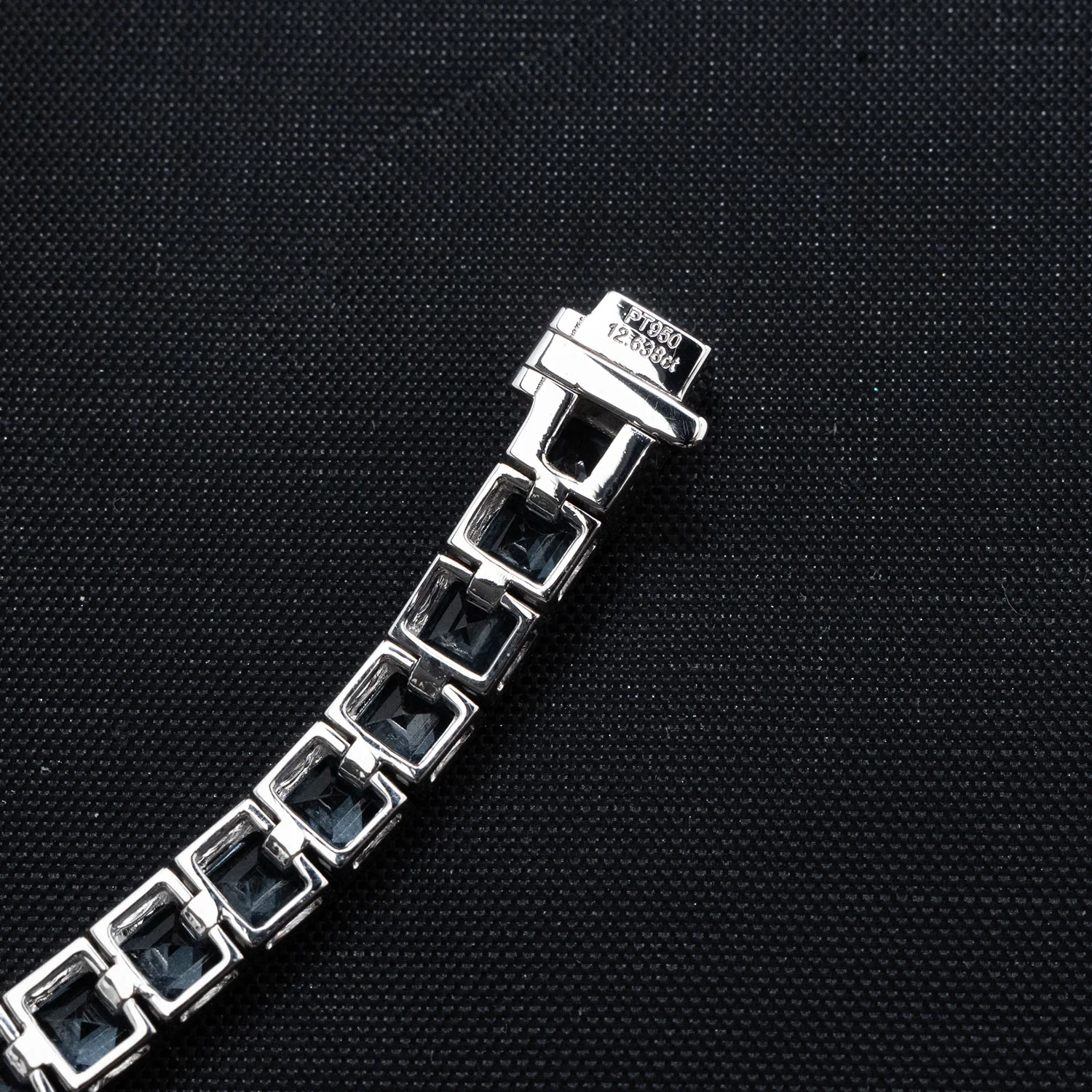 Tennis Bracelet Platinum with 12.638ct Light Blue Sapphires - Image 4