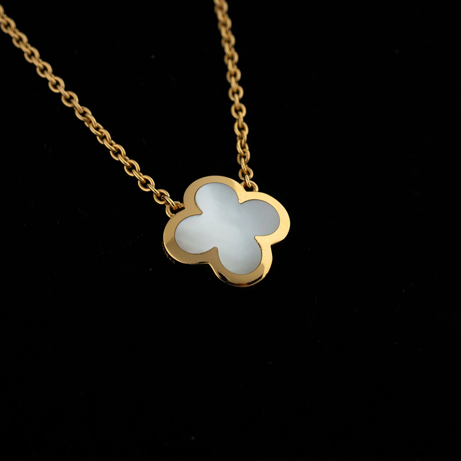 Pure Alhambra Necklace Mother of Peal - Image 2