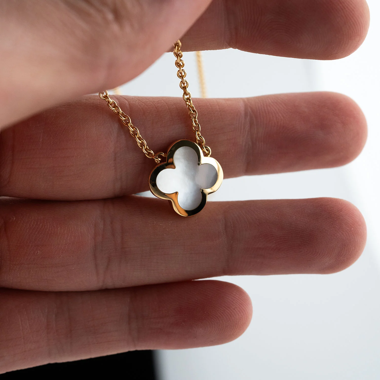 Pure Alhambra Necklace Mother of Peal - Image 5