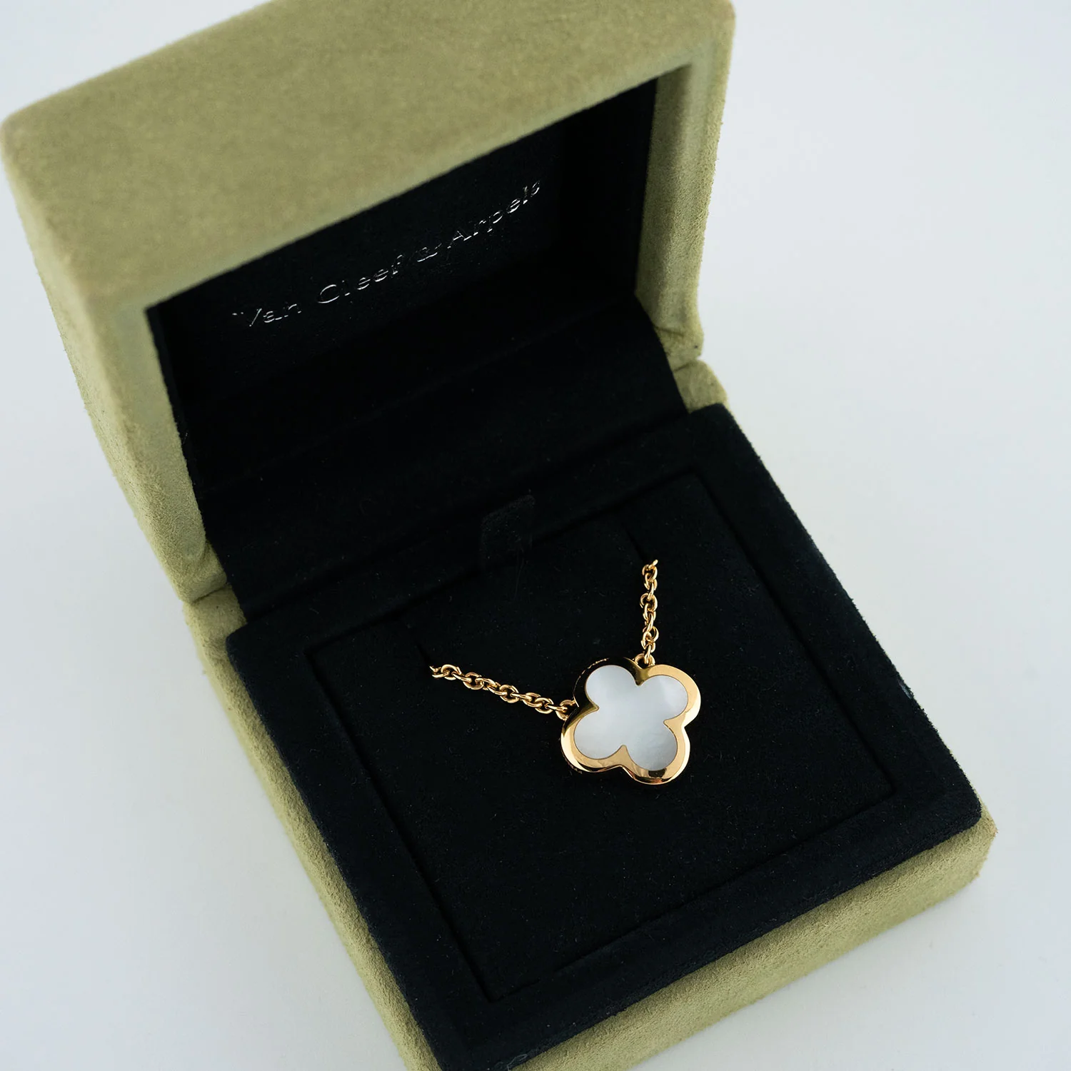 Pure Alhambra Necklace Mother of Peal - Image 7