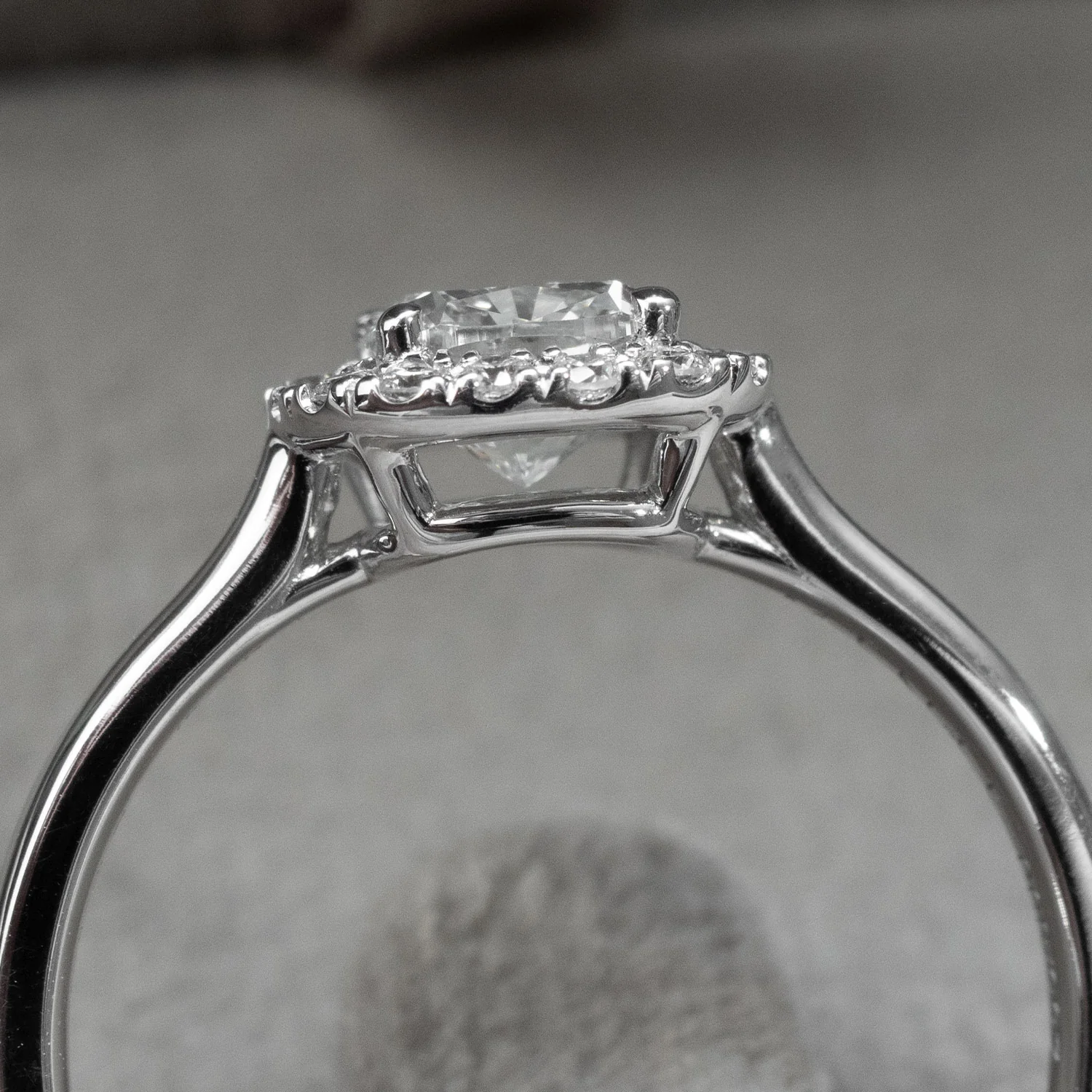 Ring Cushion Halo 750 Weißgold 0,86ct F/VS1 - Image 2
