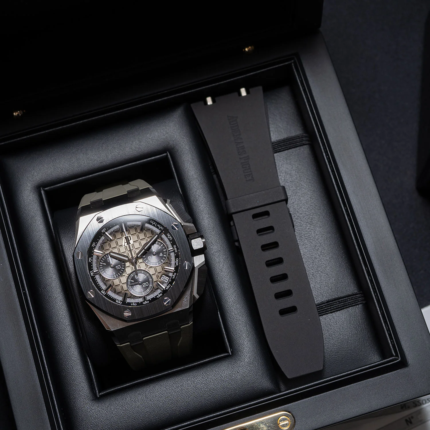 Royal Oak Offshore Chronograph 2021 - 26420SO.OO.A600CA.01 - Image 6