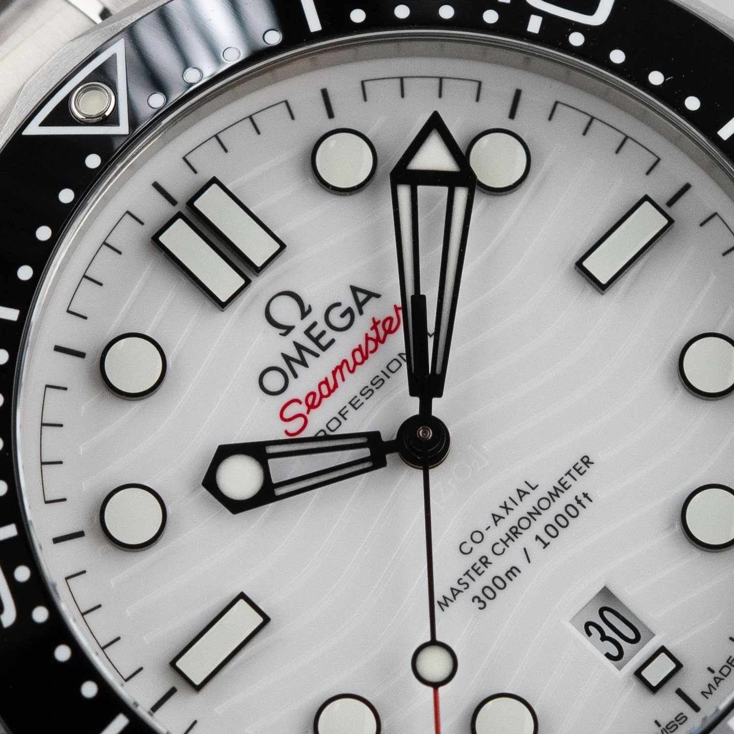 Seamaster Diver 300M White Dial 2026 - 210.30.42.20.04.001 - Image 3