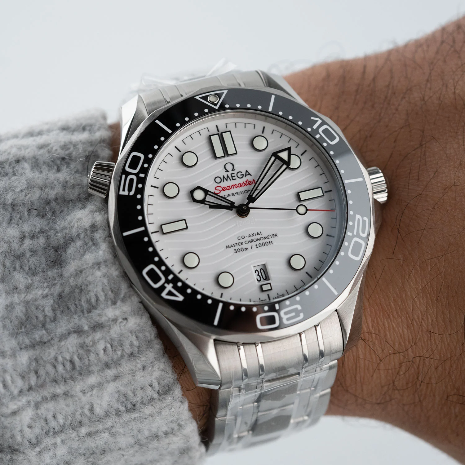 Seamaster Diver 300M White Dial 2026 - 210.30.42.20.04.001 - Image 6