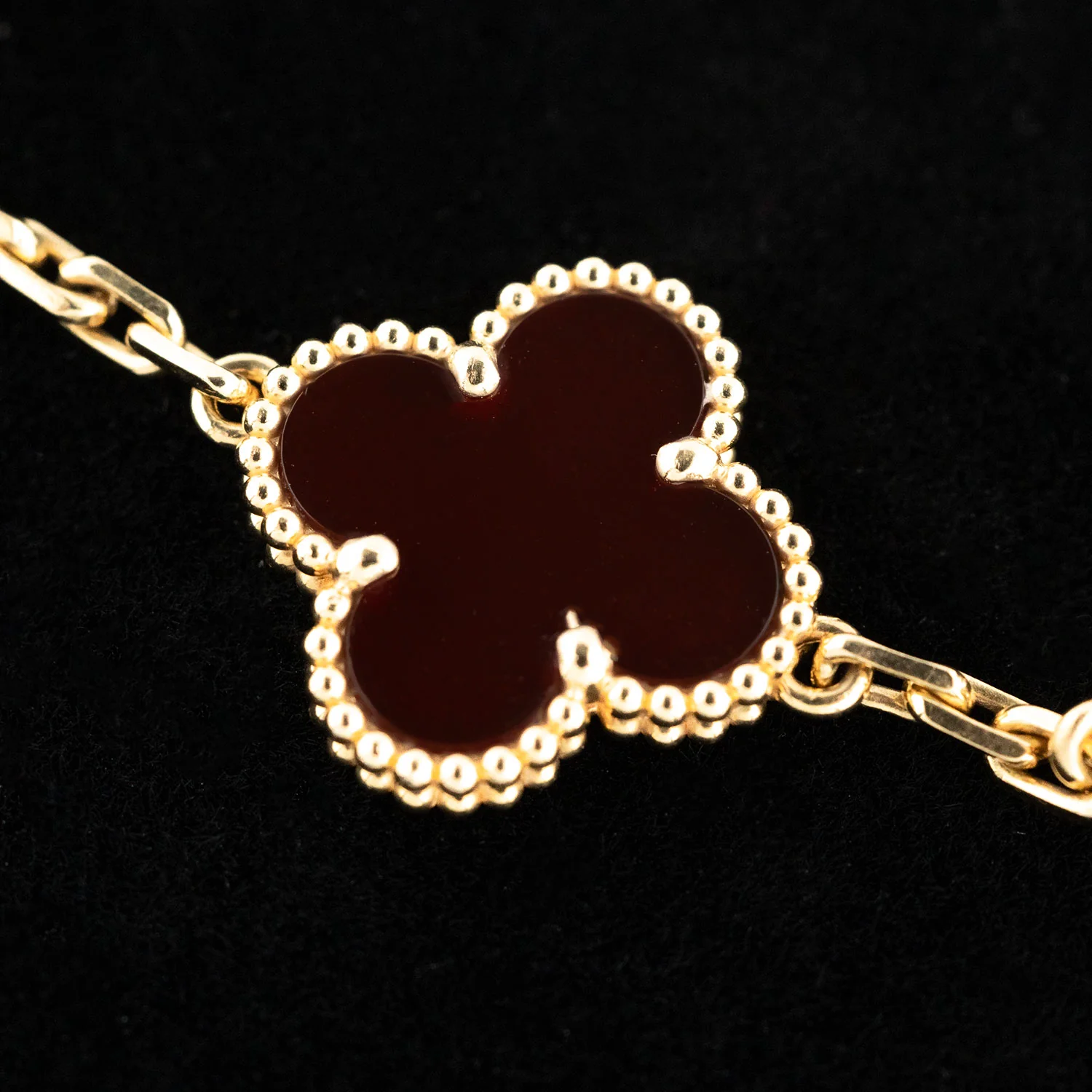 Vintage Alhambra 5 Motif Bracelet 750YG Carnelian - Image 3