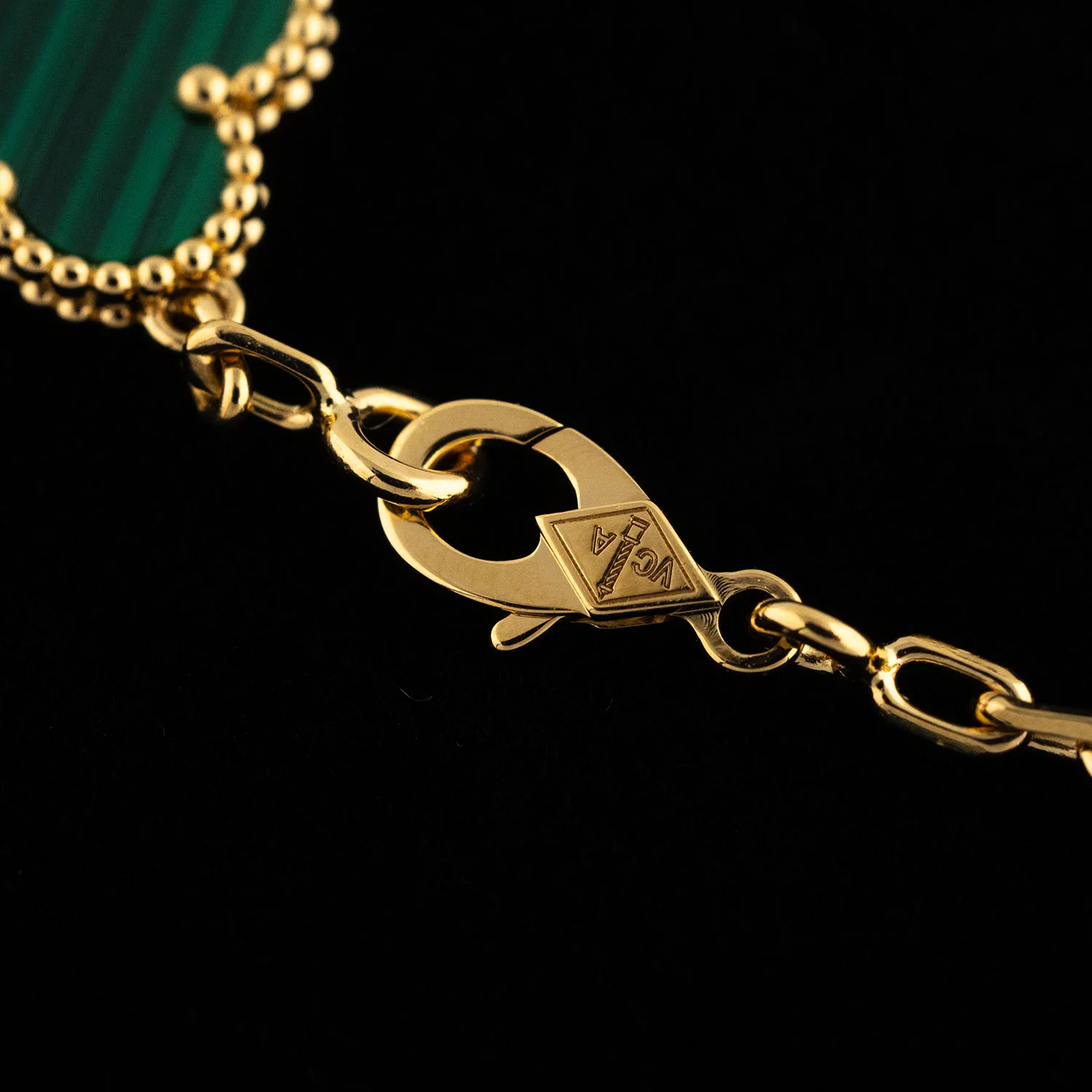 Vintage Alhambra 5 Motif Bracelet Malachite 750YG - Image 3