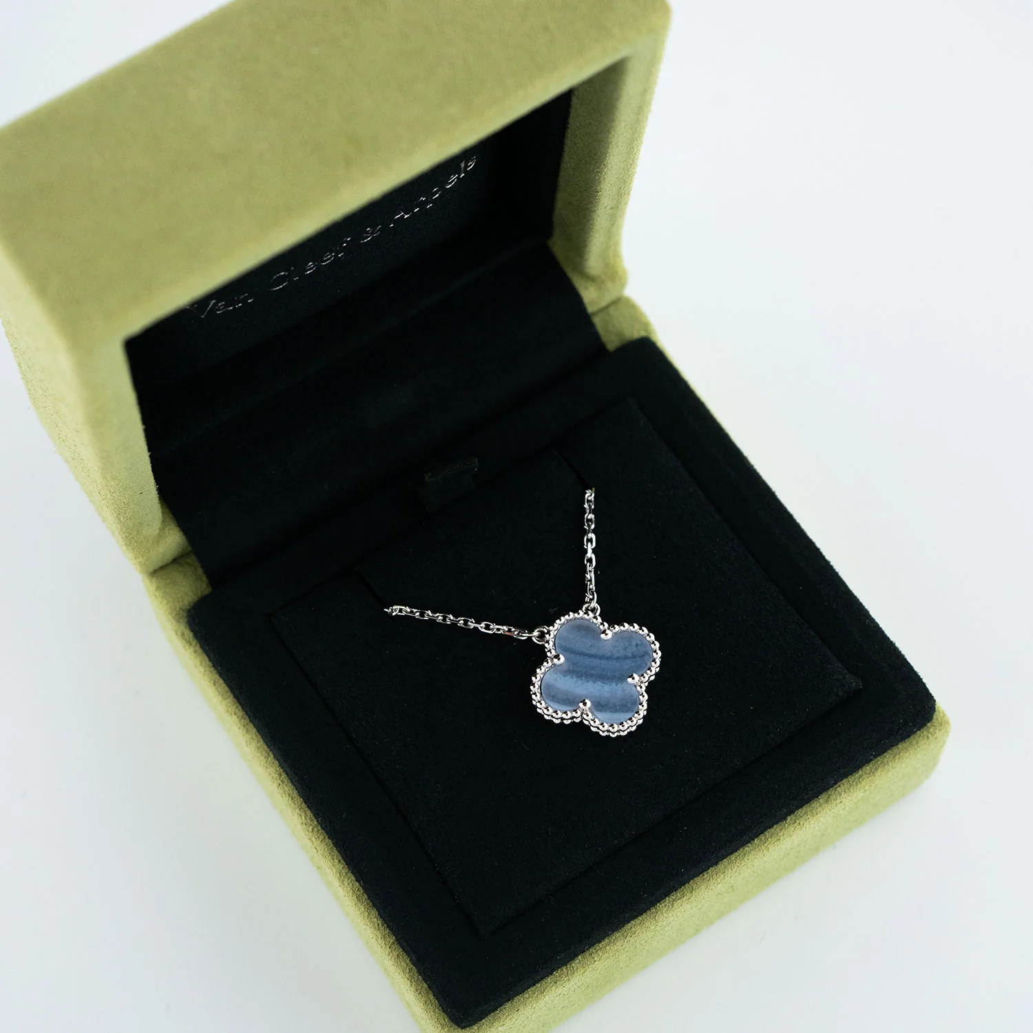 Vintage Alhambra Pendant Necklace Chalcedony - Image 7
